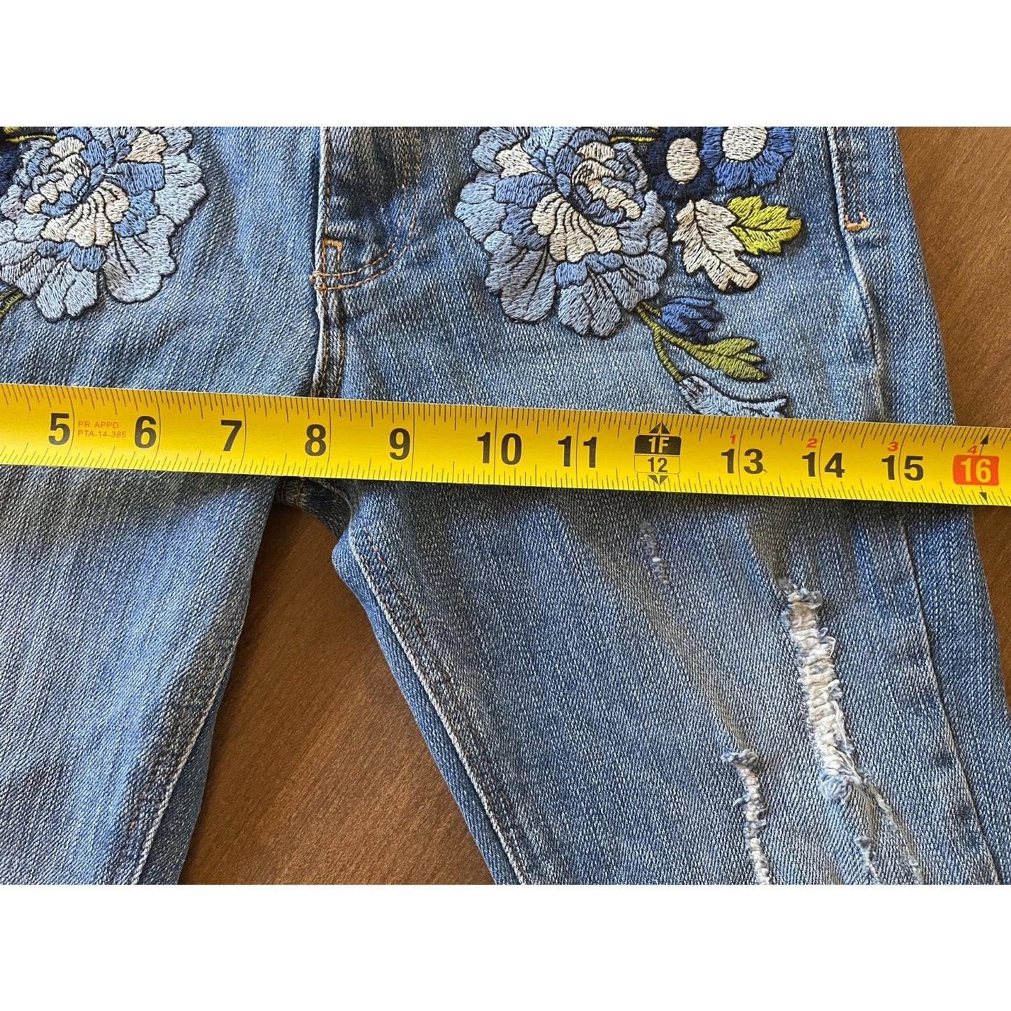 ZARA TRAFALUC New Jeans w/Embroidered Flowers and Frayed Ankles, Size US 09