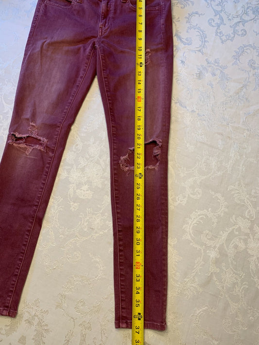 AMERICAN EAGLE Super Stretch Rip Burgundy Jegging1