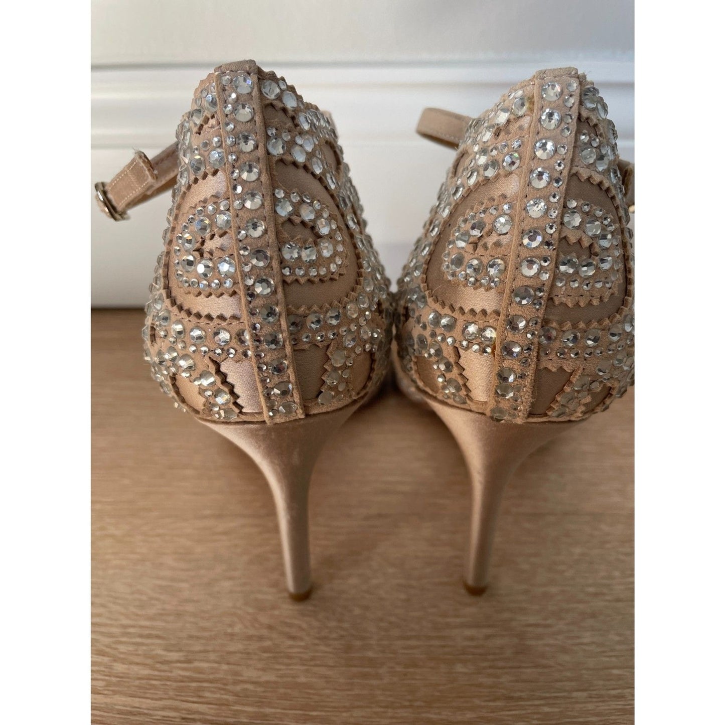 BADGLEY MISCHKA Roxy Evening Leather 3 3/4 inch Sandals, Size 7.54