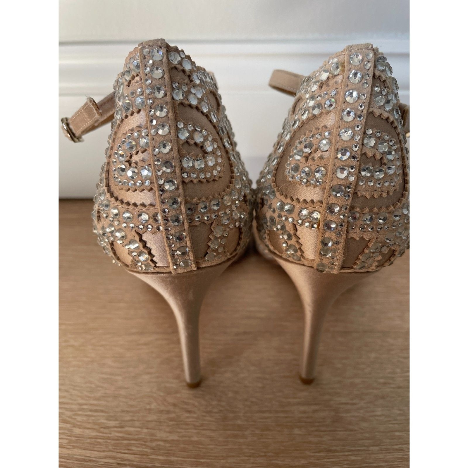 BADGLEY MISCHKA Roxy Evening Leather 3 3/4 inch Sandals, Size 7.54