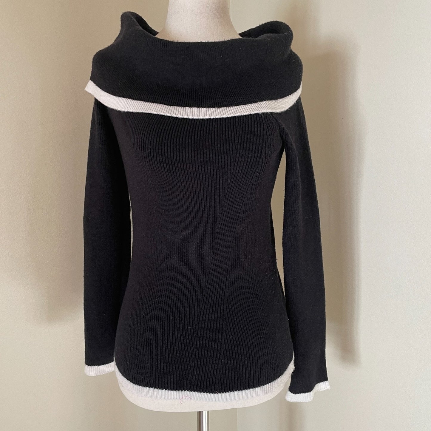 CYRUS New Off the Shoulder Black with White Trim Sweater, Size XS0