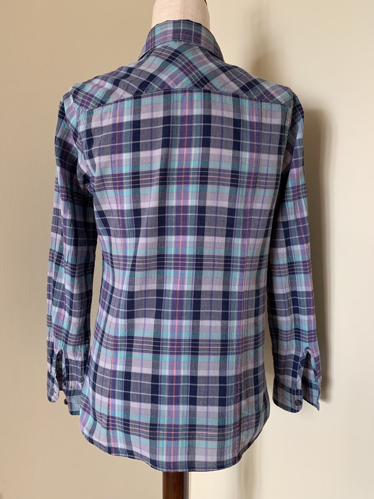 EDDIE BAUER Plaid Long Sleeve Button Down Shirt1