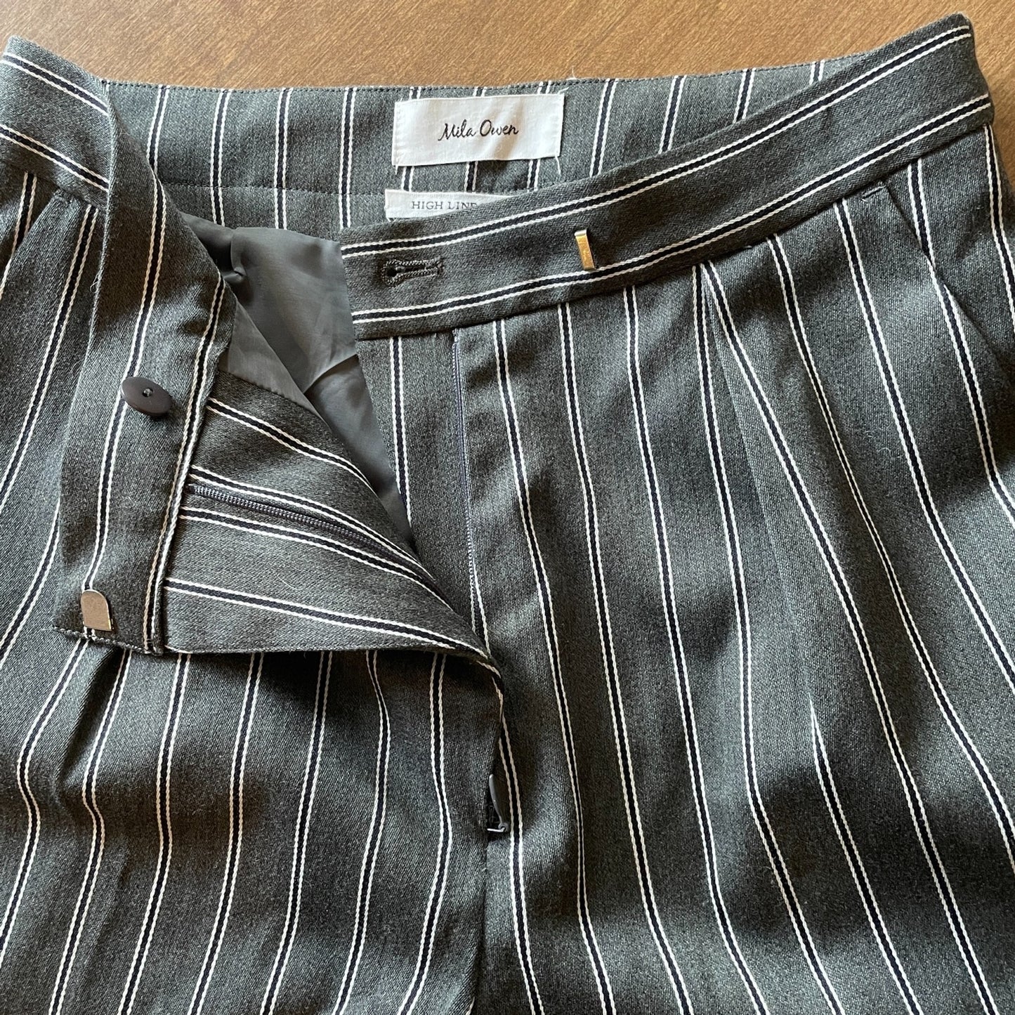 MILA OWEN New Women's Gray High Line Fabric Pinstripe Pleated Pants, Size 04