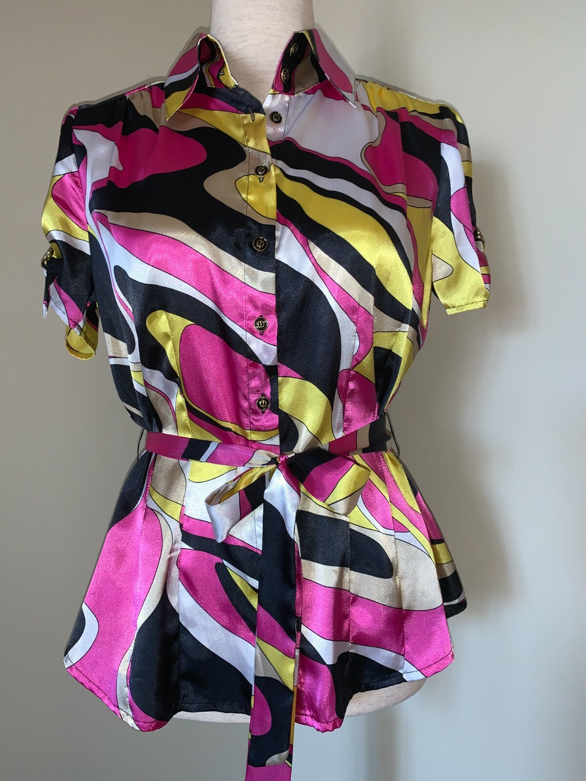 VIOLET & CLAIRE Multi-Color Short Sleeve Button Down Blouse0