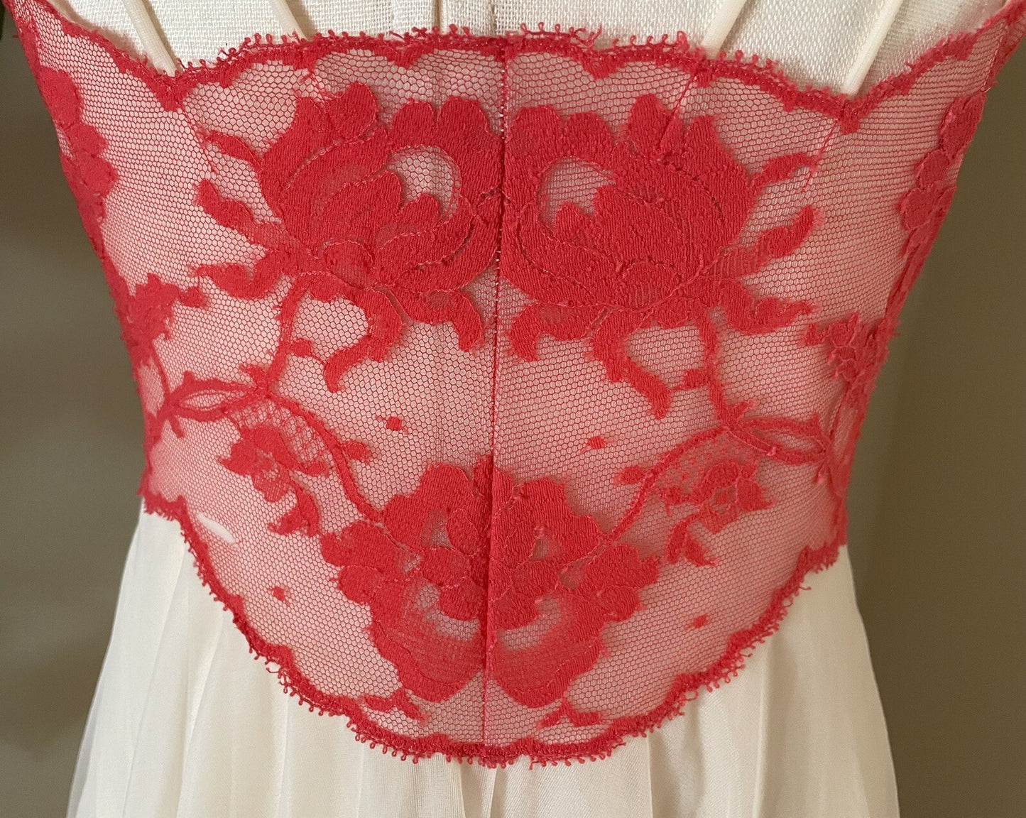 VANITY FAIR Vintage Long Chiffon & Lace Nightgown4