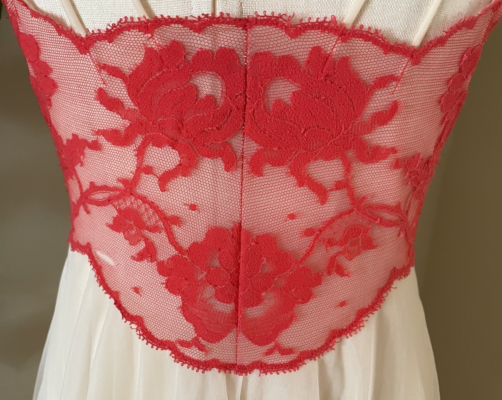 VANITY FAIR Vintage Long Chiffon & Lace Nightgown4