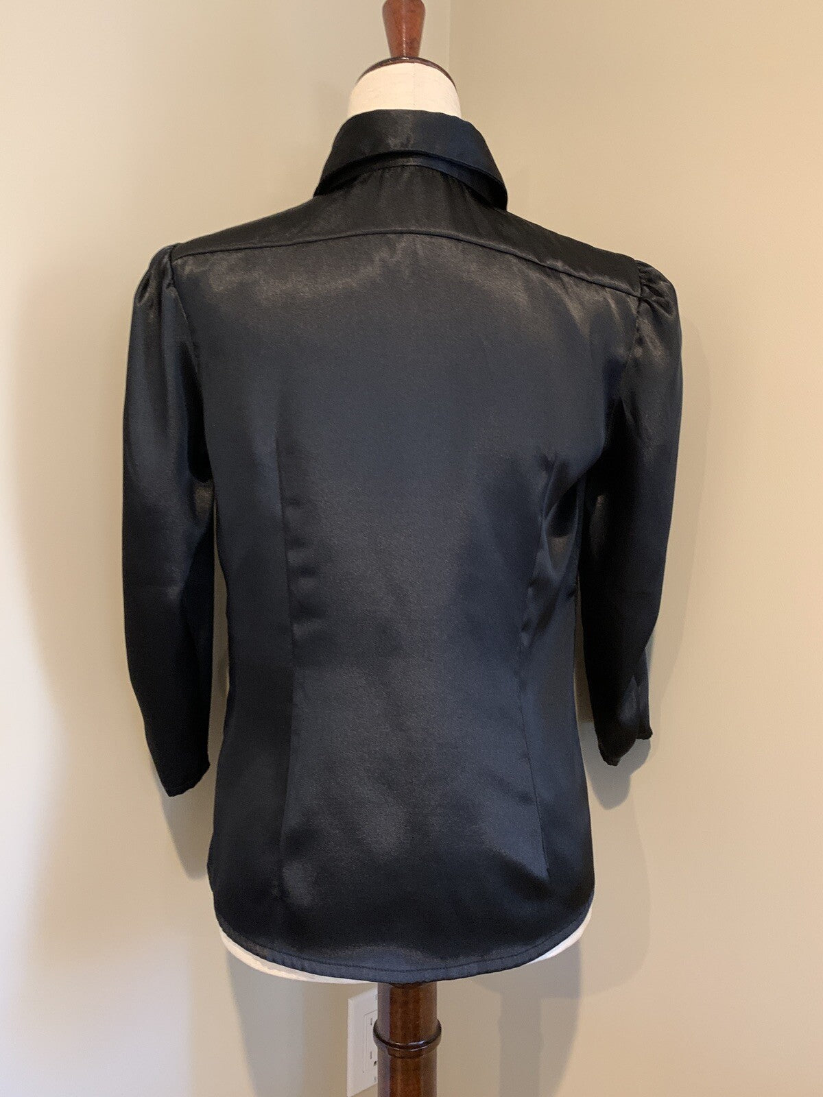 PANTOLOGY Black Blouse w/Mirror-like Buttons1