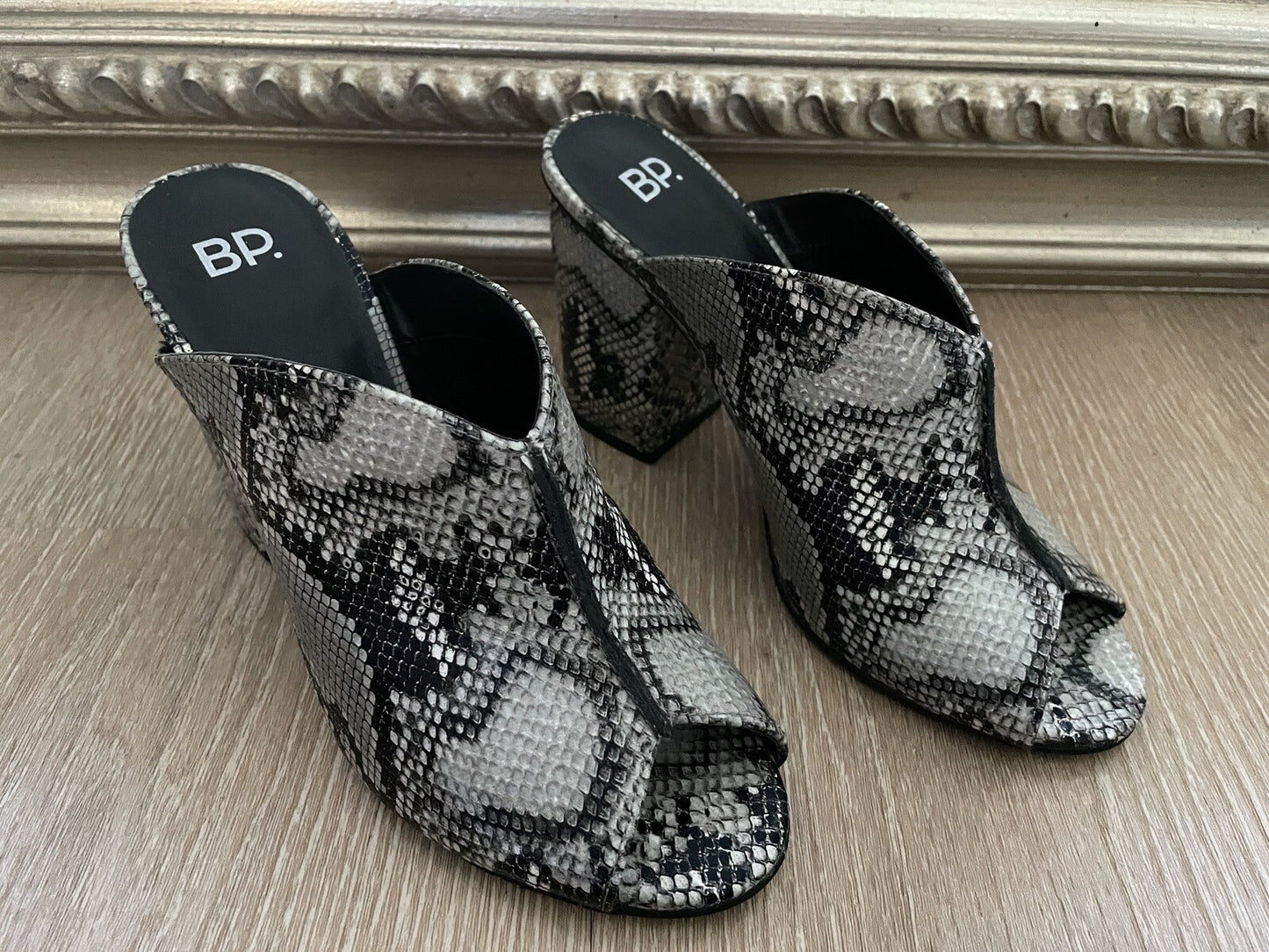 BP. TONI NWOT Natural Snake Faux Leather Mules, Size 7.50