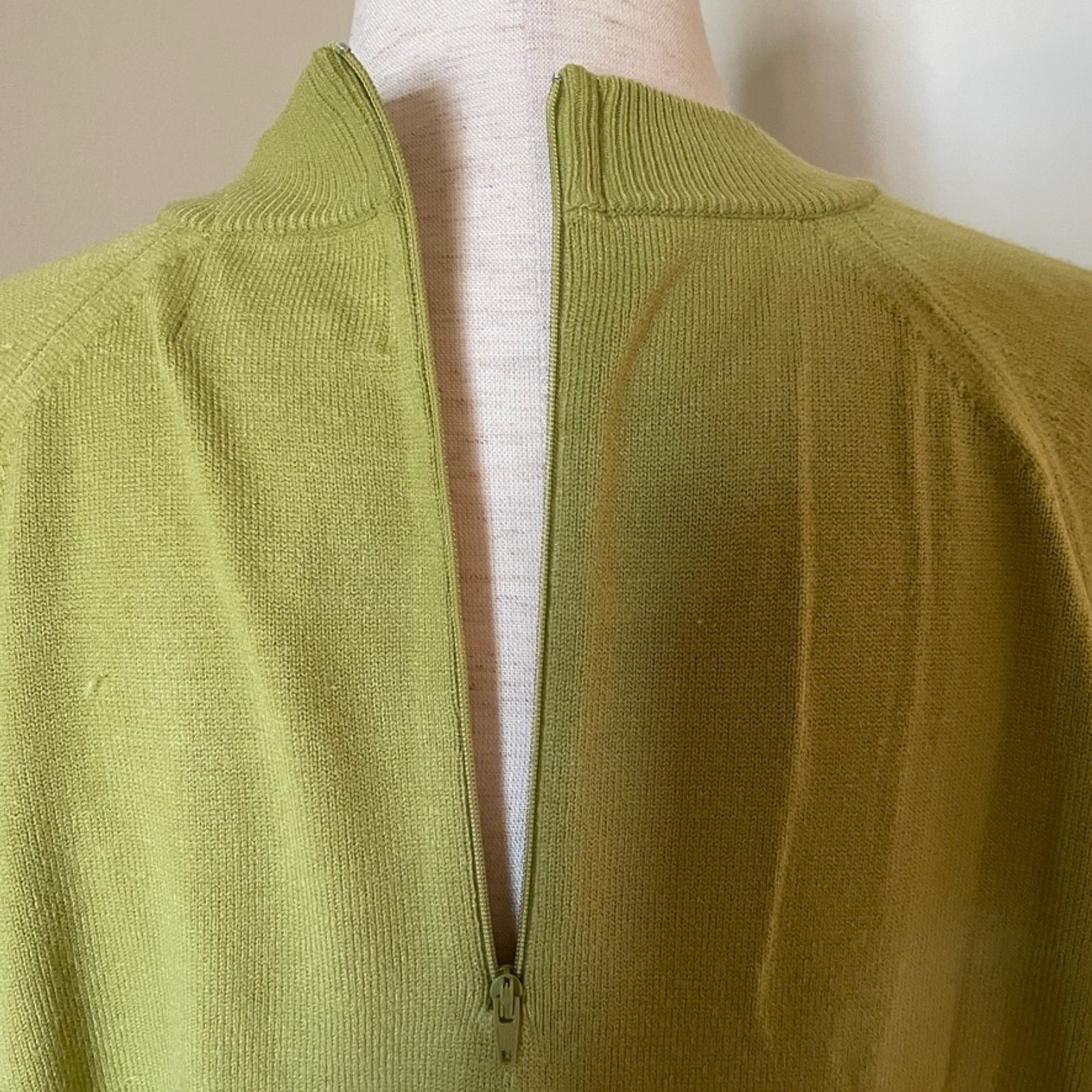 STITCHES IN TIME New Mock Neck Pea Green Sweater, Size 3X3