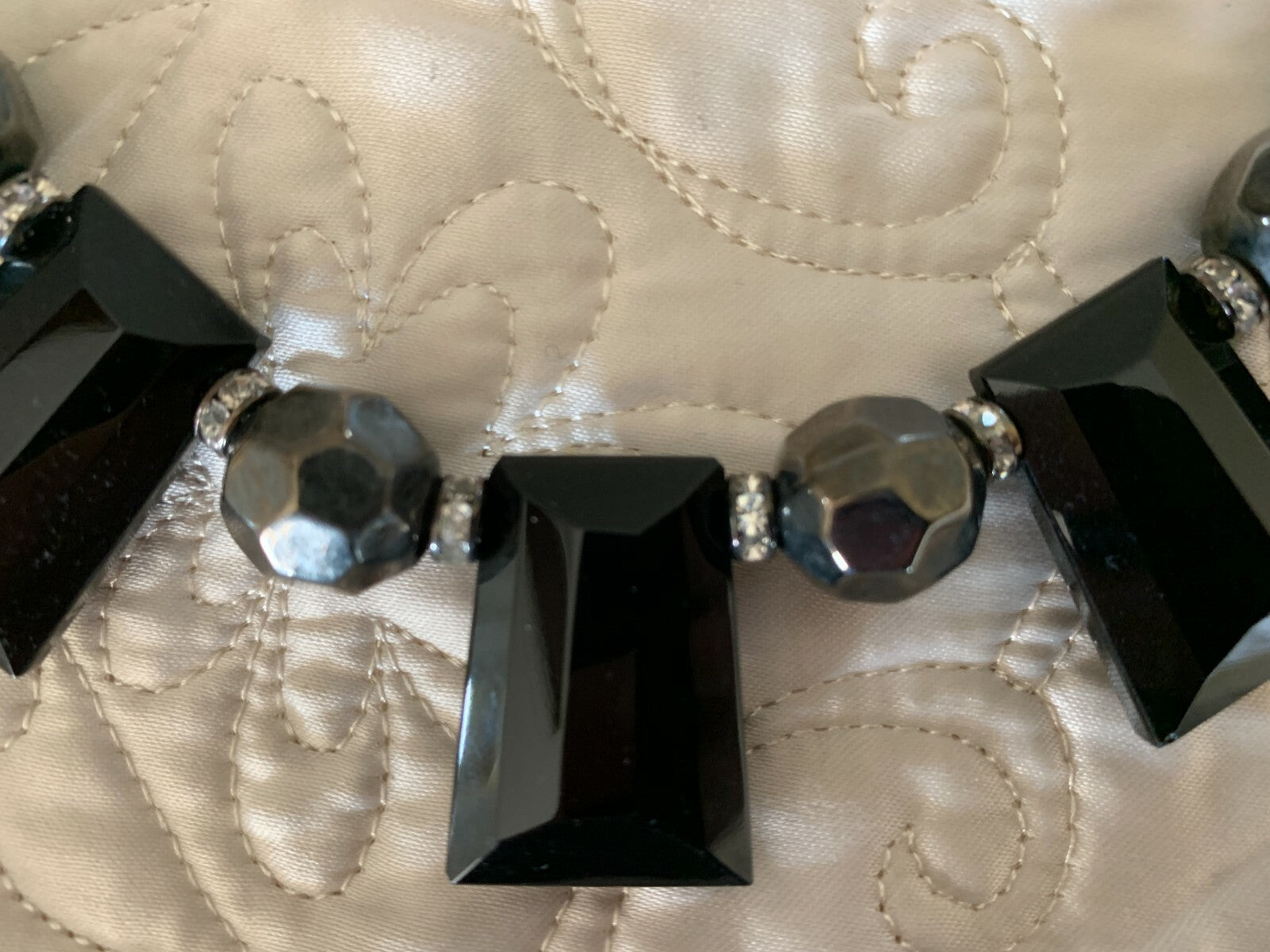 Vintage Black Chunky Necklace with Rhinestones1