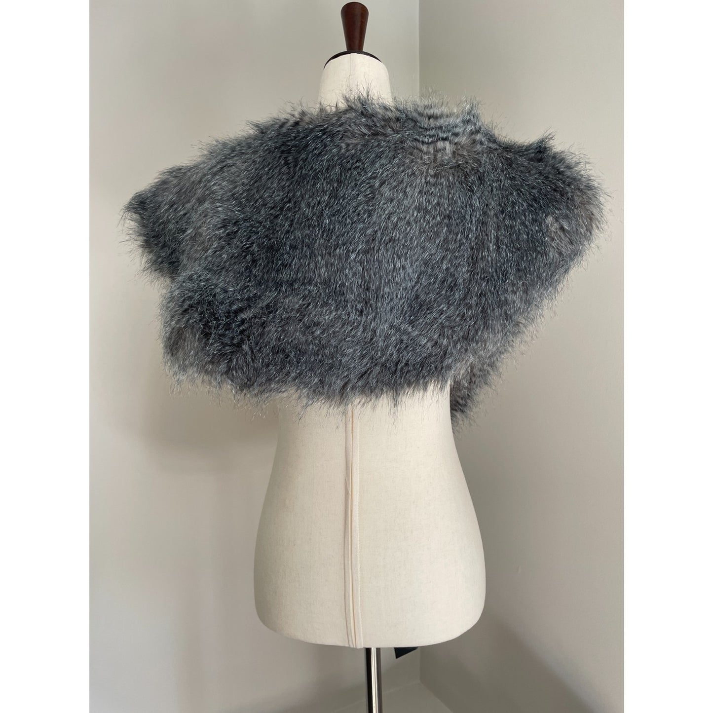 RANDOLPH DUKE The Look Faux Fur Removable Stole Collar, Silver & White2