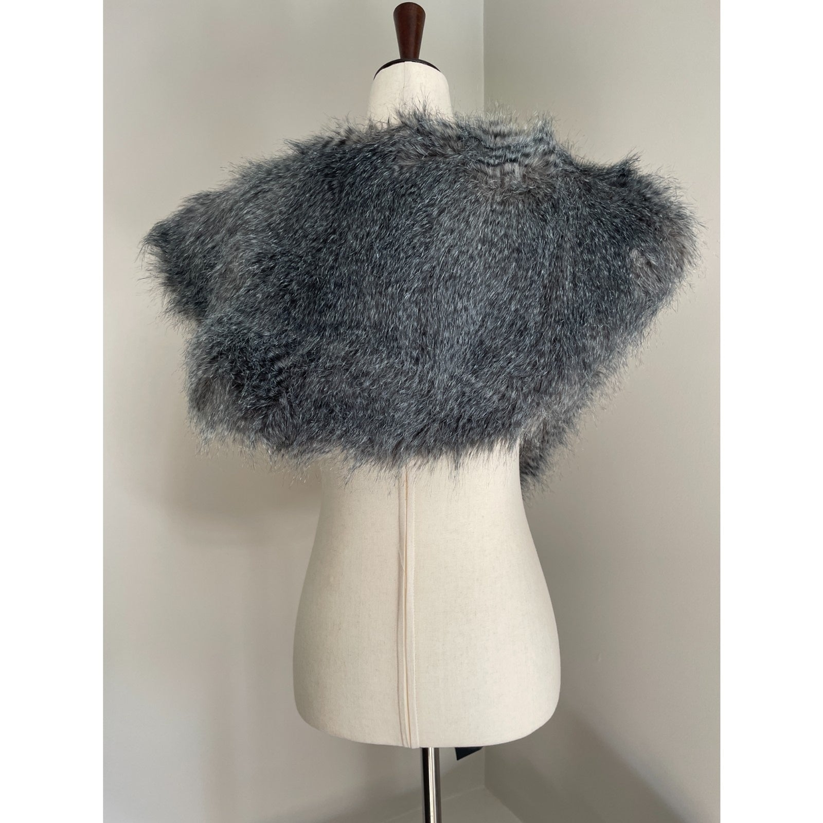 RANDOLPH DUKE The Look Faux Fur Removable Stole Collar, Silver & White2