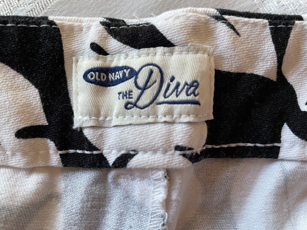 OLD NAVY Diva Bold Black and White Foral Print Cotton Pants, Size 63