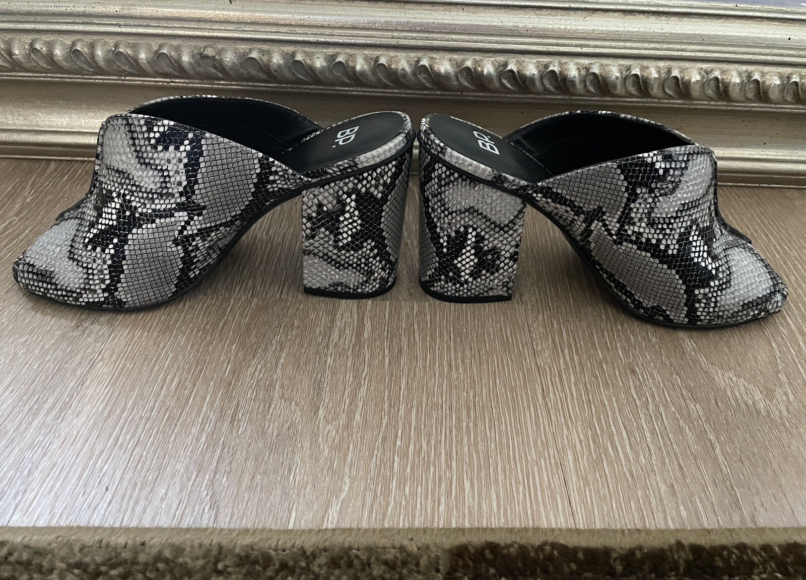BP. TONI NWOT Natural Snake Faux Leather Mules, Size 7.52