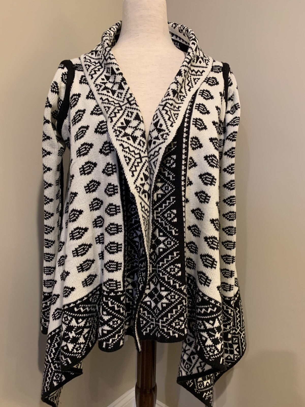 Reversible Black/White Asymmetrical Warm Sweater0
