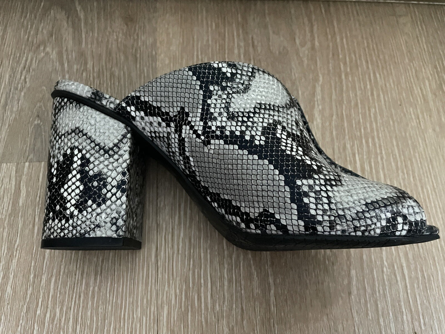 BP. TONI NWOT Natural Snake Faux Leather Mules, Size 7.53