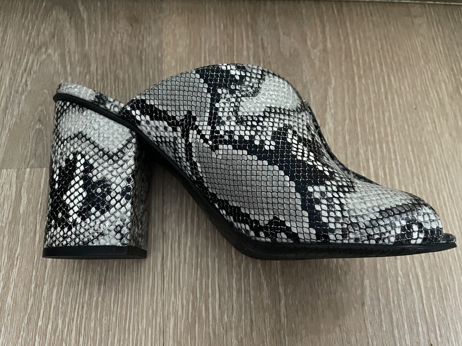 BP. TONI NWOT Natural Snake Faux Leather Mules, Size 7.53