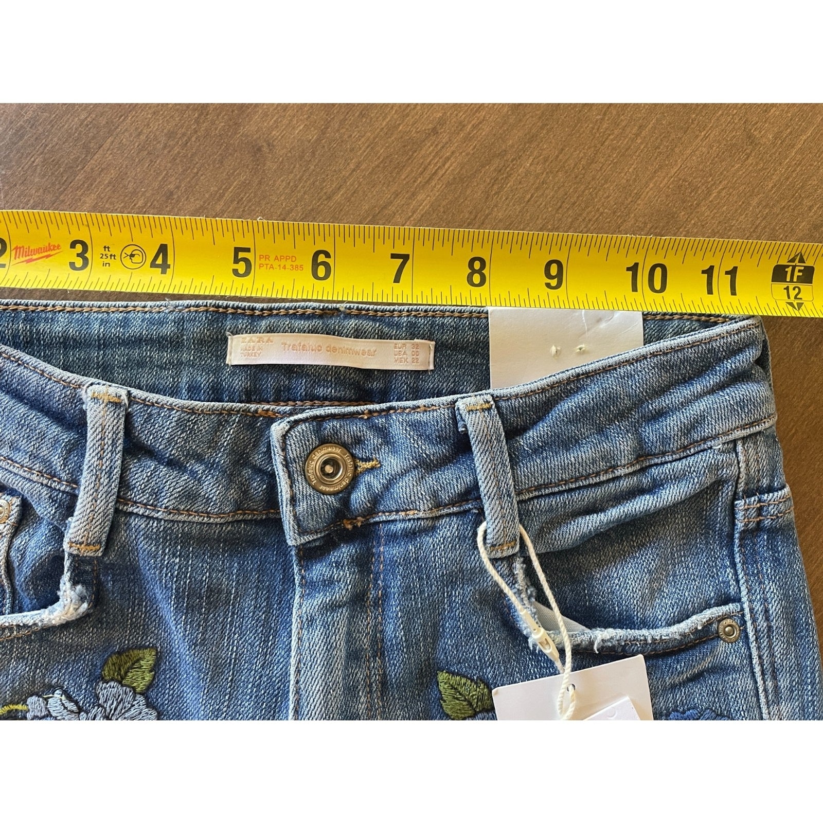 ZARA TRAFALUC New Jeans w/Embroidered Flowers and Frayed Ankles, Size US 08