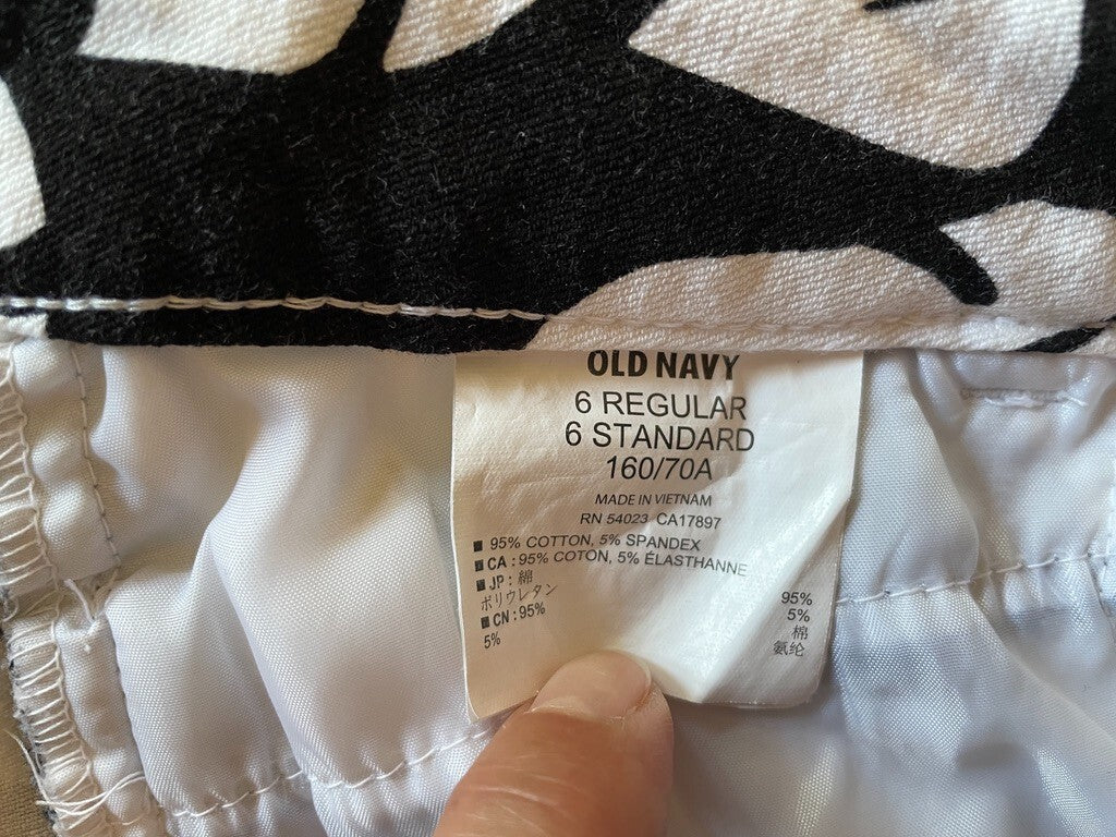 OLD NAVY Diva Bold Black and White Foral Print Cotton Pants, Size 64