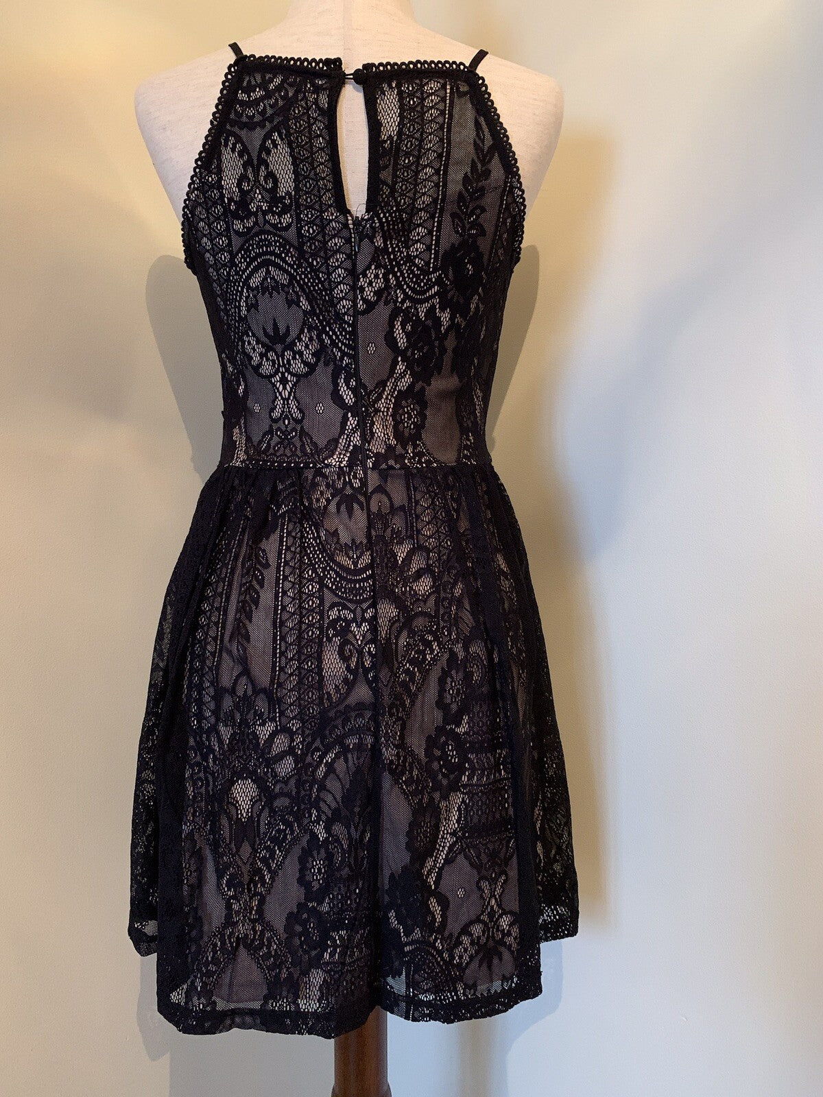 FRANCESCA’S Black Lace dress with overlay lining2