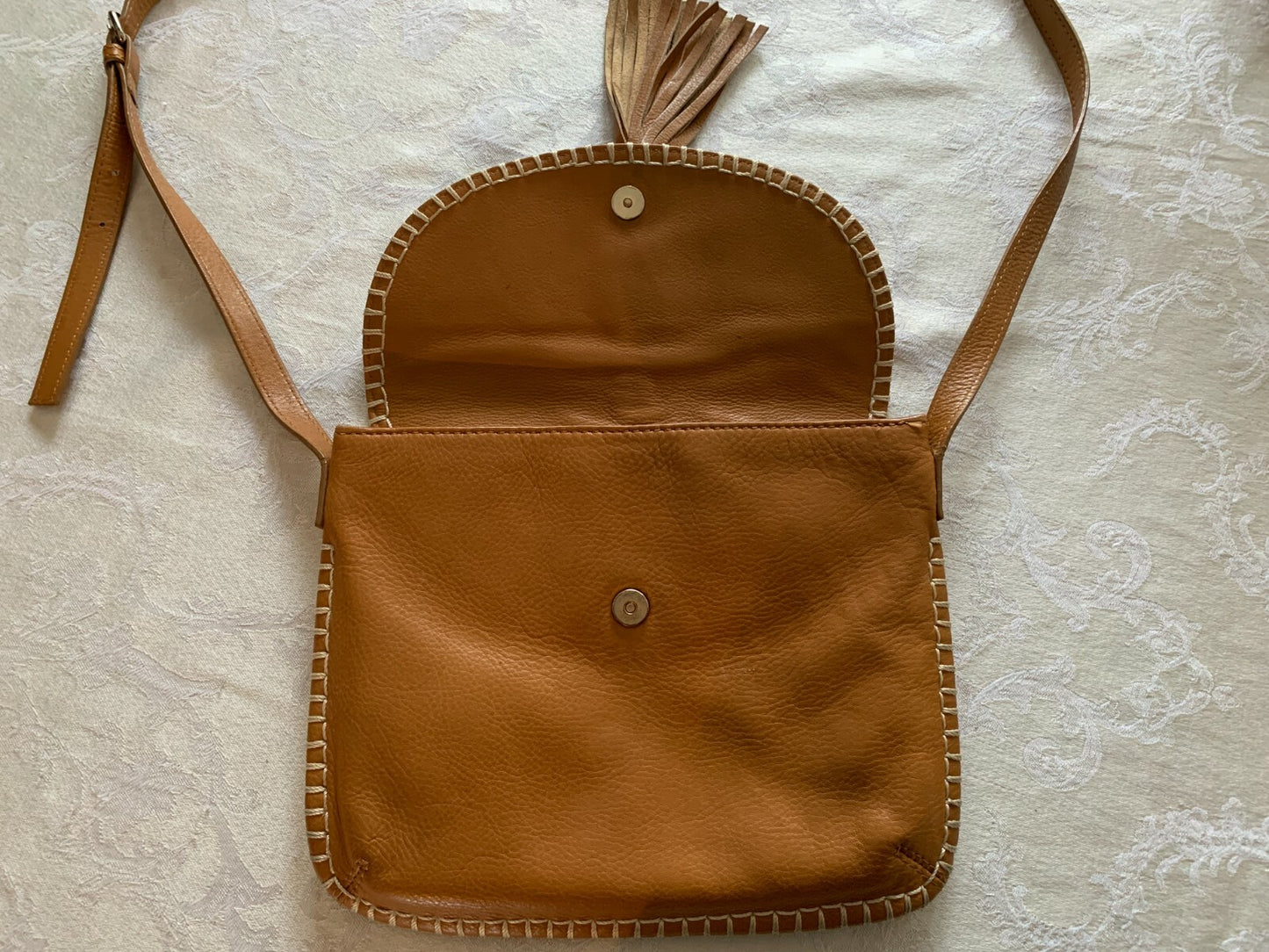 CLARKS Leather Crossbody bag with tassel4