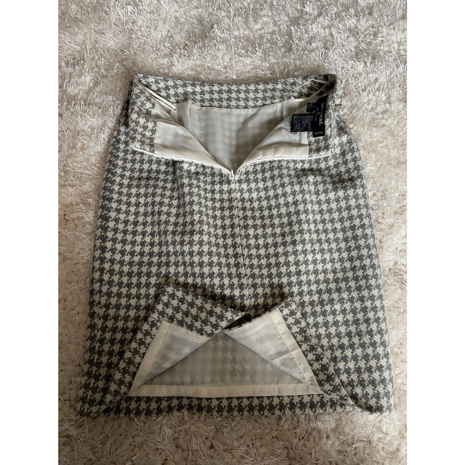 LARRY LEVINE Signature NWOT Soft Gray & Winter White Houndstooth Suit, Size 2P5