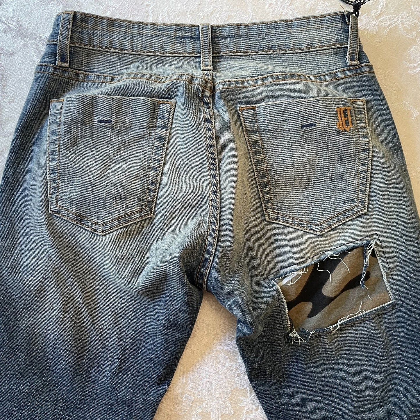 JET John Eshaya New Medium Wash Denim Jeans, camouflage knees, Size 03