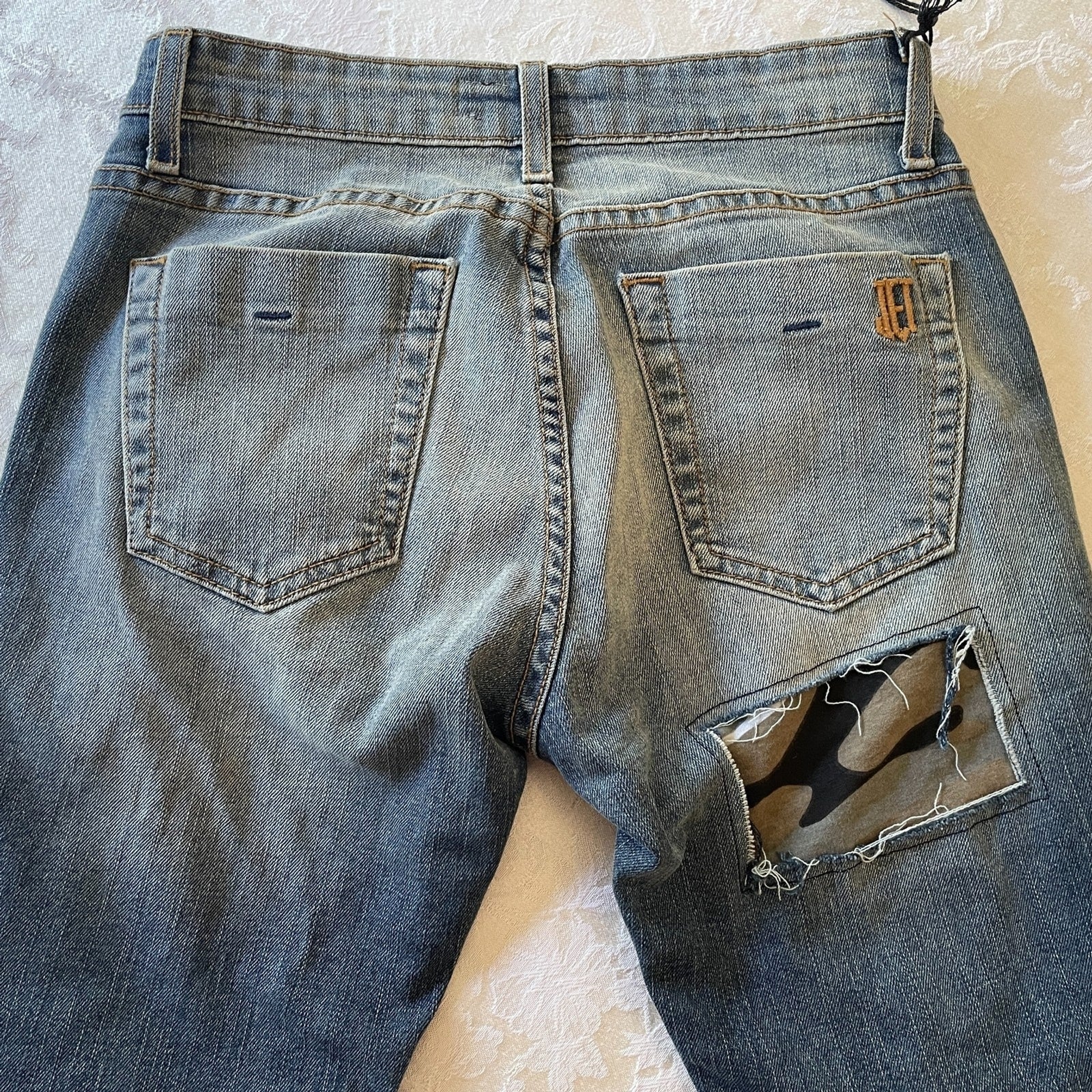 JET John Eshaya New Medium Wash Denim Jeans, camouflage knees, Size 03