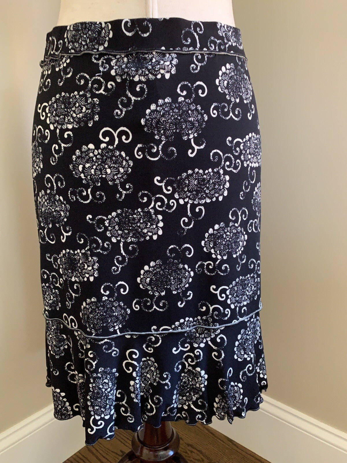 MAX STUDIO Black & White Paisley Ruffle Skirt1