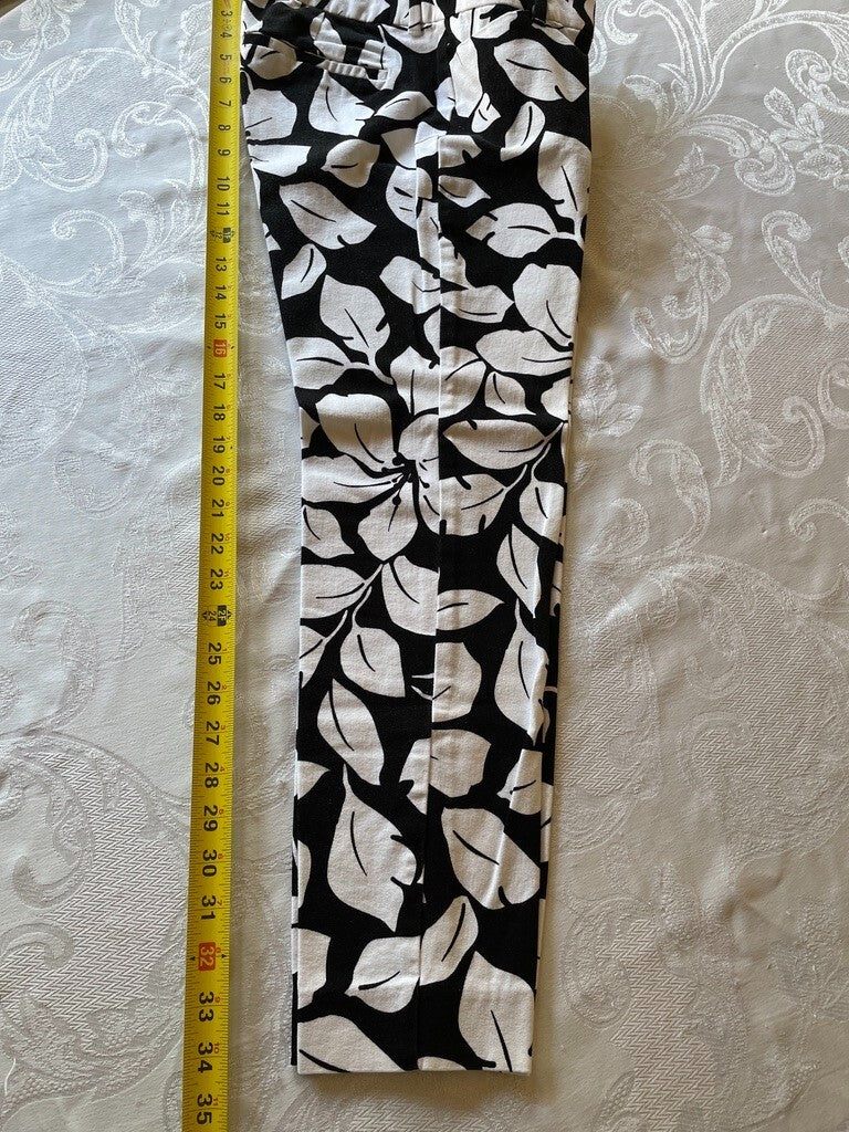 OLD NAVY Diva Bold Black and White Foral Print Cotton Pants, Size 67