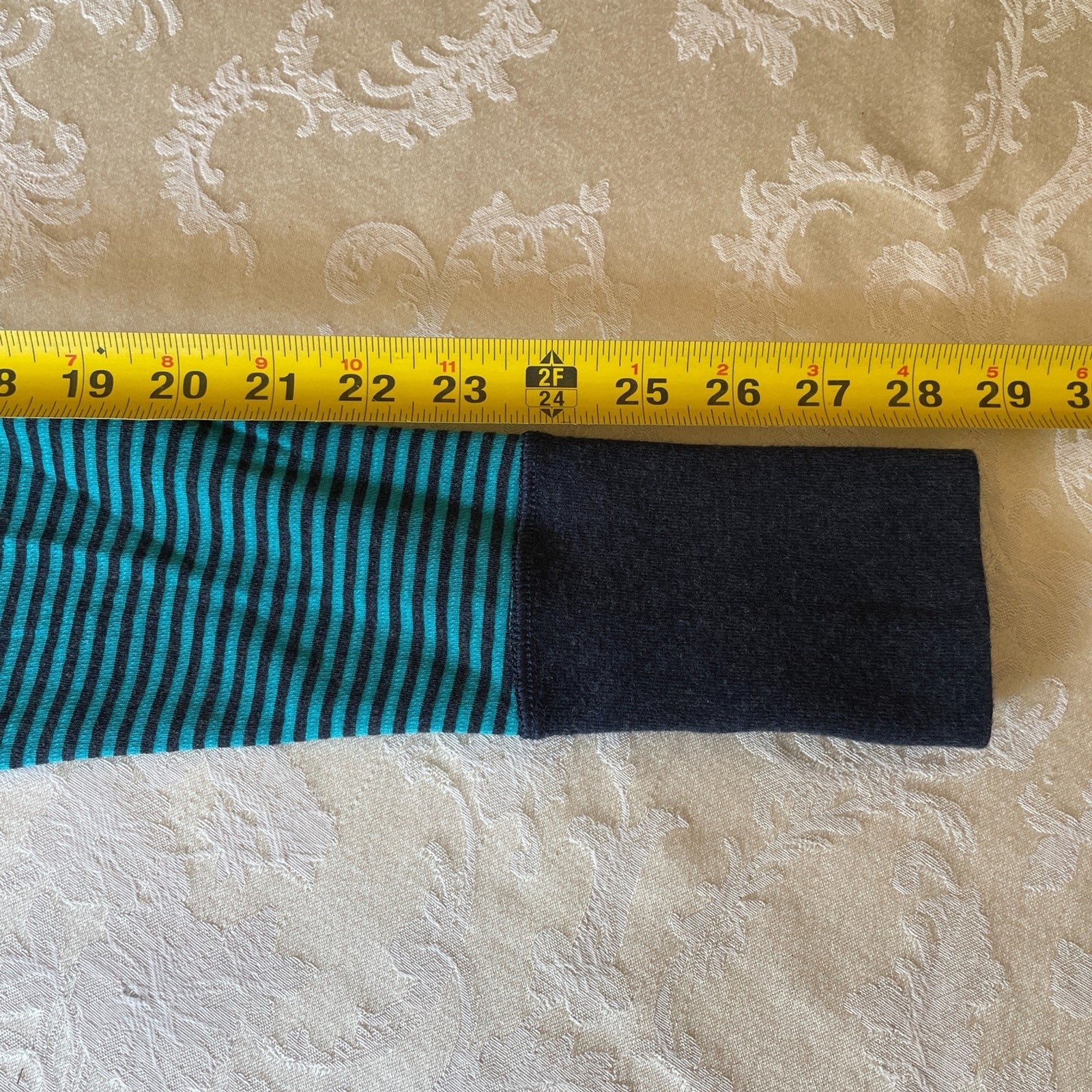 LULULEMON Reversible Green & Blue Stripe Pullover, Size Small10