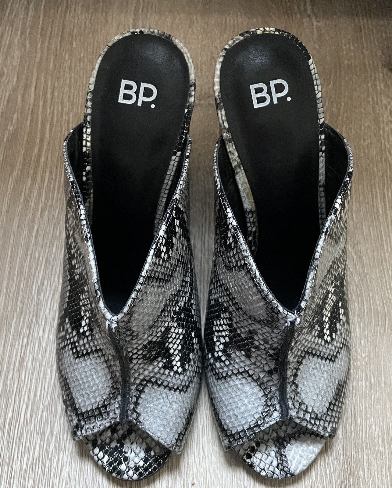 BP. TONI NWOT Natural Snake Faux Leather Mules, Size 7.55