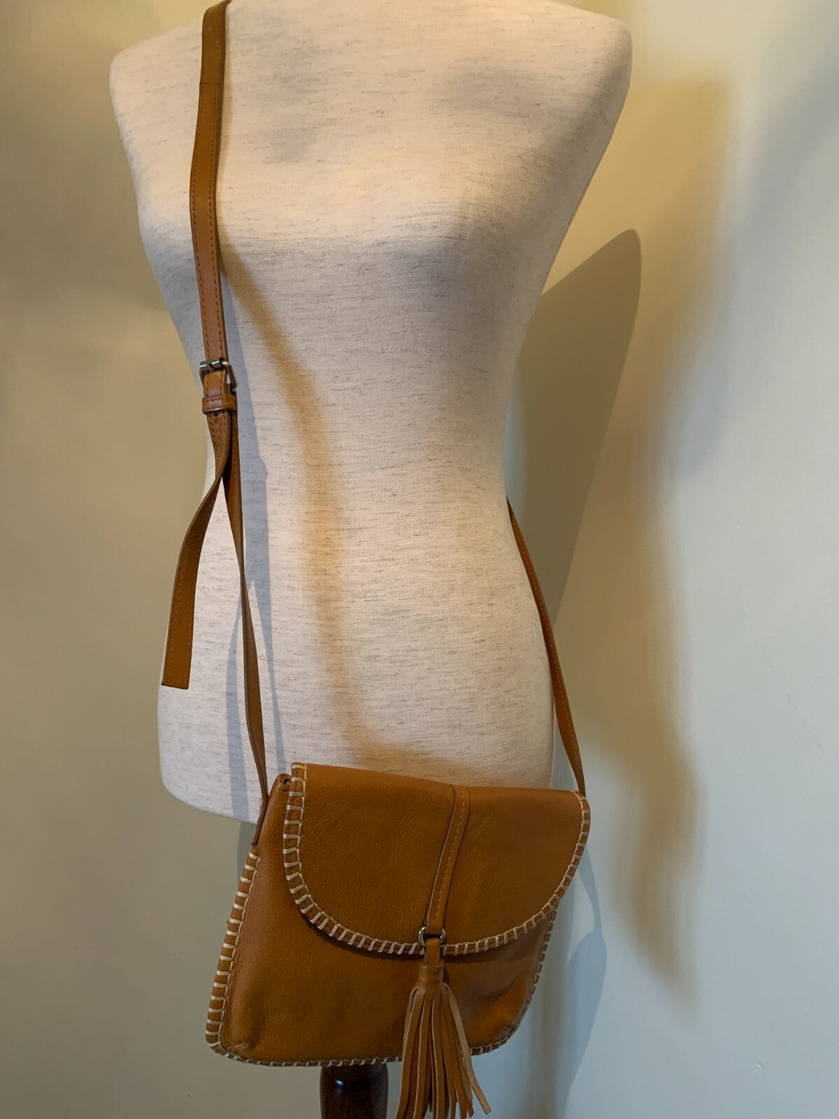 CLARKS Leather Crossbody bag with tassel1