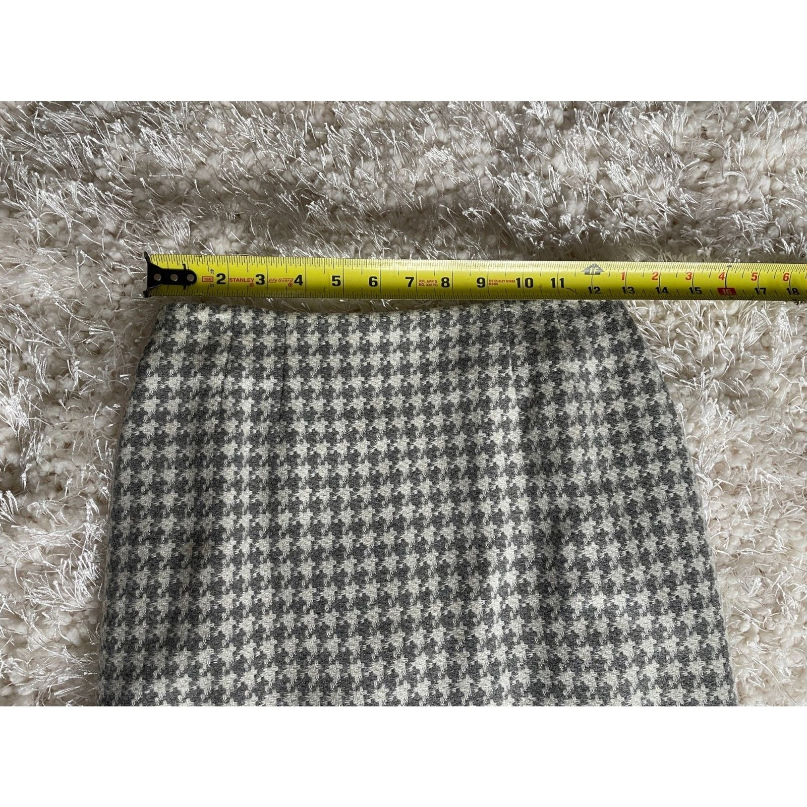 LARRY LEVINE Signature NWOT Soft Gray & Winter White Houndstooth Suit, Size 2P10