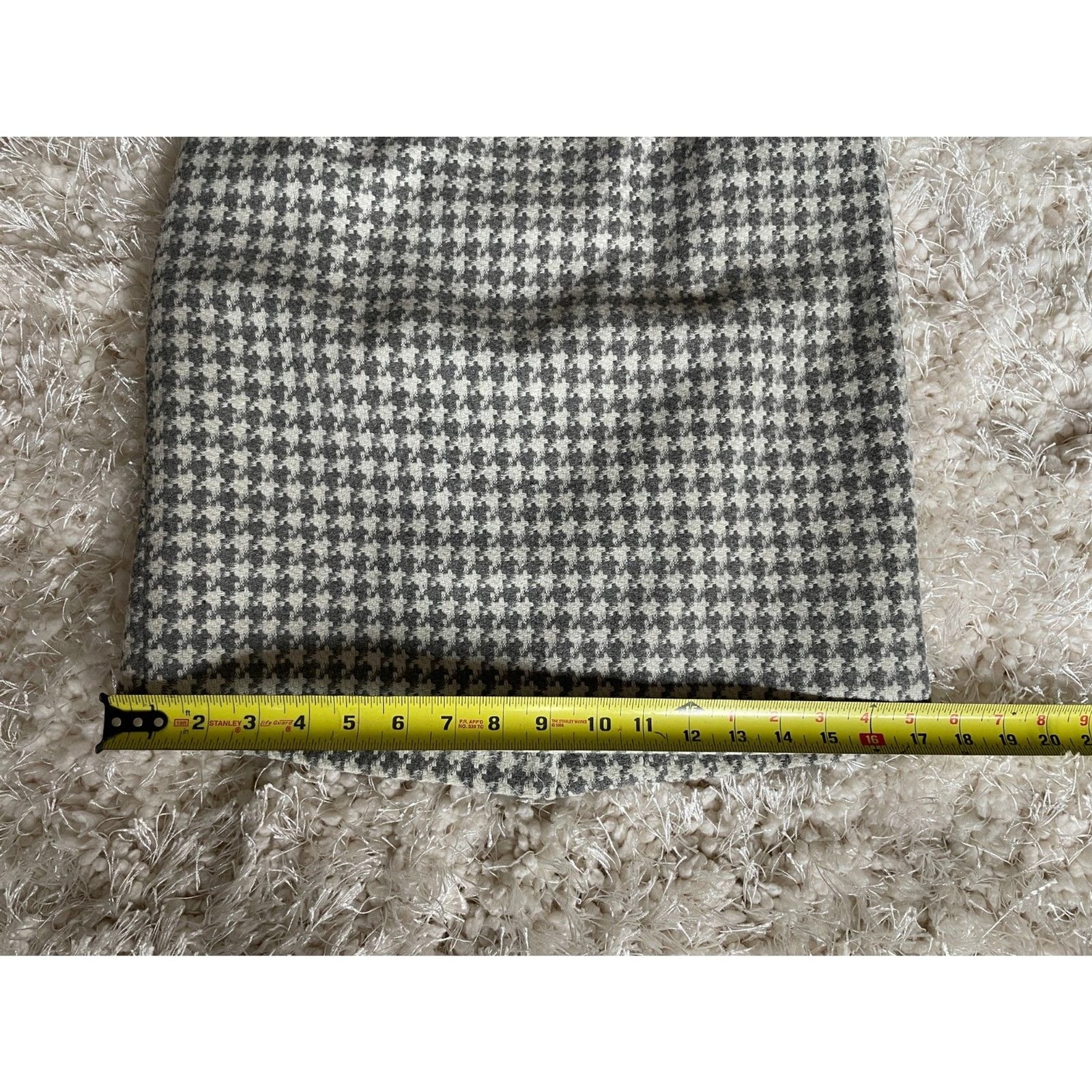 LARRY LEVINE Signature NWOT Soft Gray & Winter White Houndstooth Suit, Size 2P12