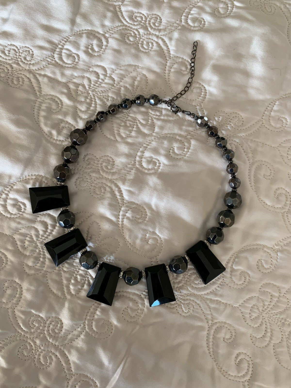Vintage Black Chunky Necklace with Rhinestones0