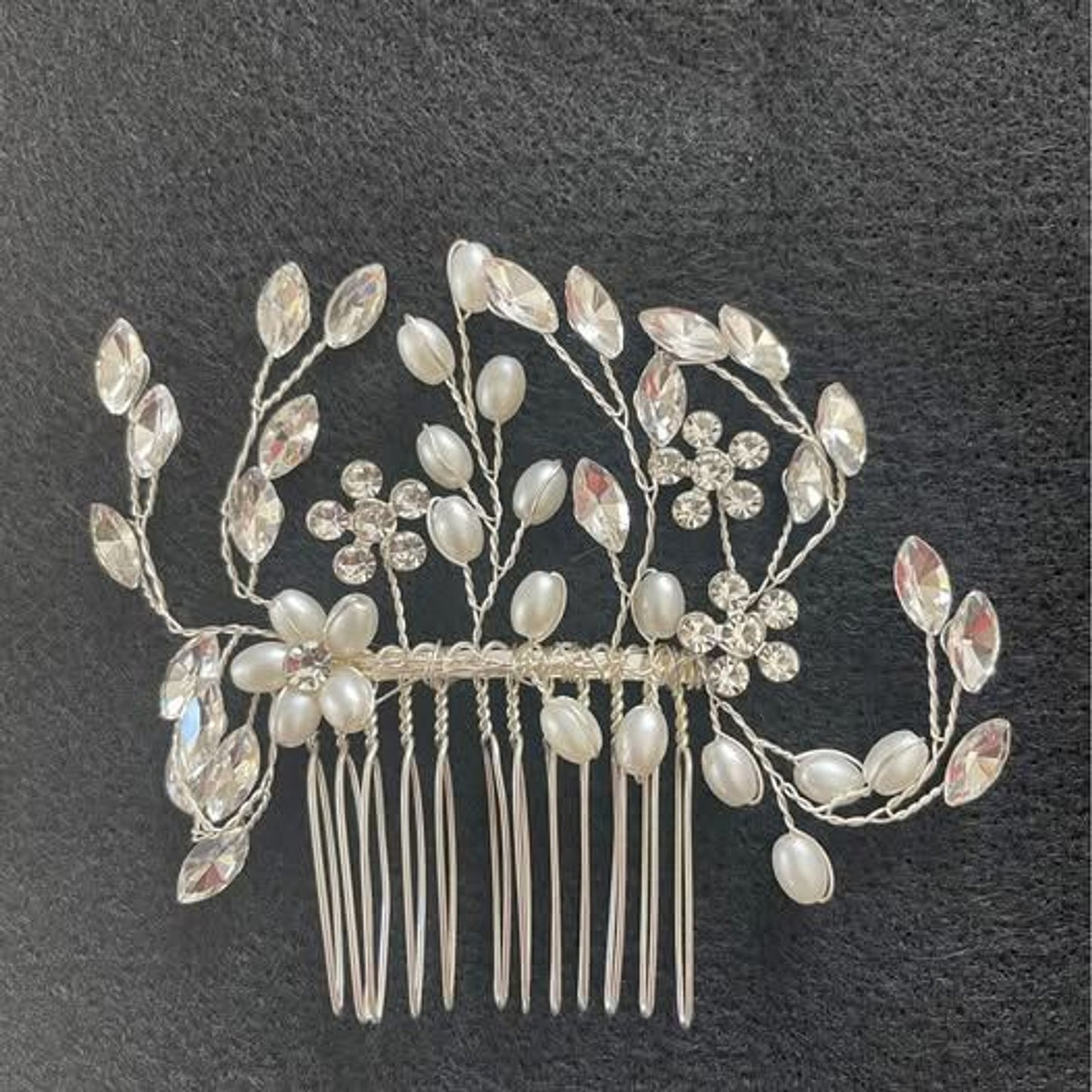 Beautiful Silver, Pearl, and Rhinestone Wedding hair comb0