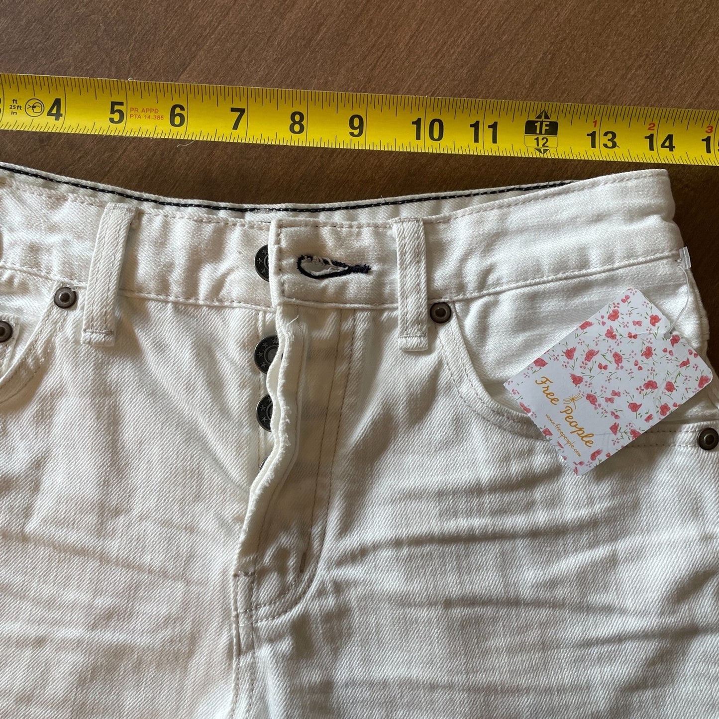 FREE PEOPLE New Off-White Jean Frayed Shorts, Size 258