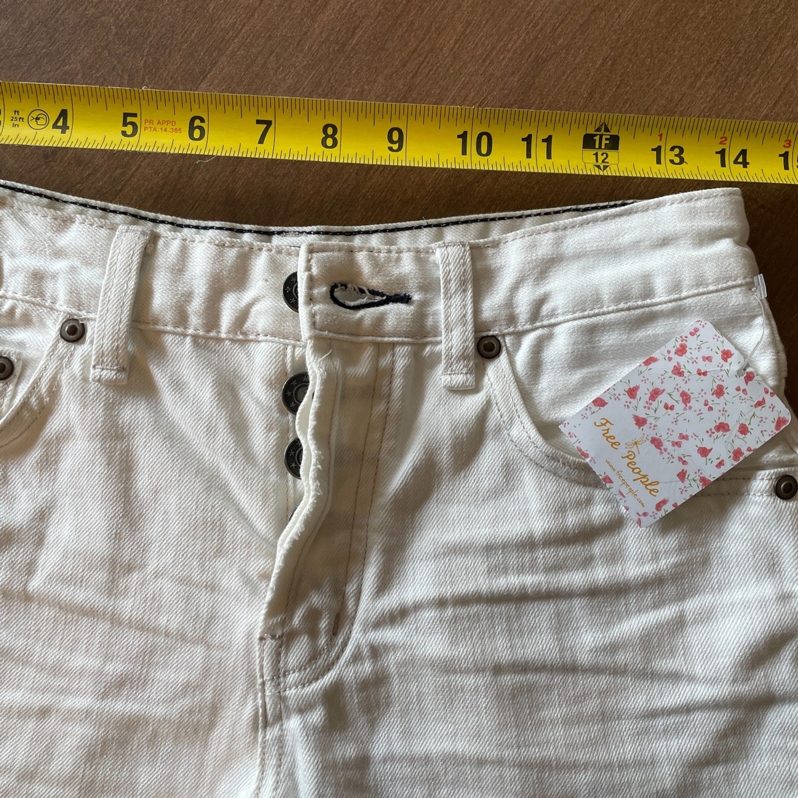 FREE PEOPLE New Off-White Jean Frayed Shorts, Size 258