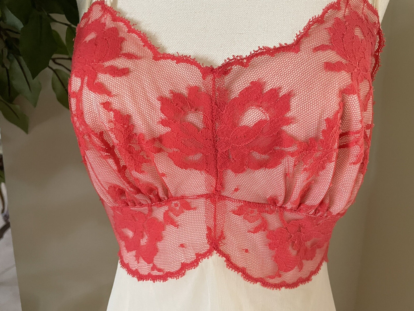 VANITY FAIR Vintage Long Chiffon & Lace Nightgown3