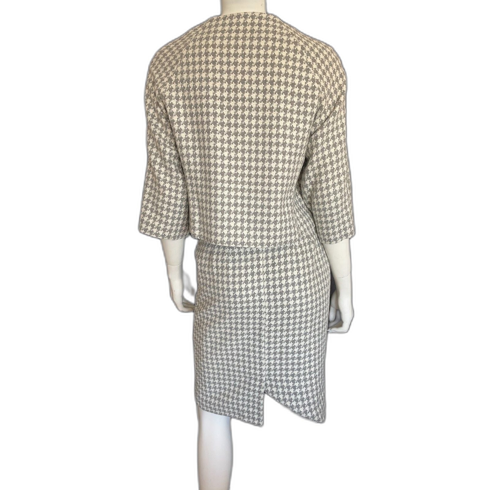 LARRY LEVINE Signature NWOT Soft Gray & Winter White Houndstooth Suit, Size 2P2
