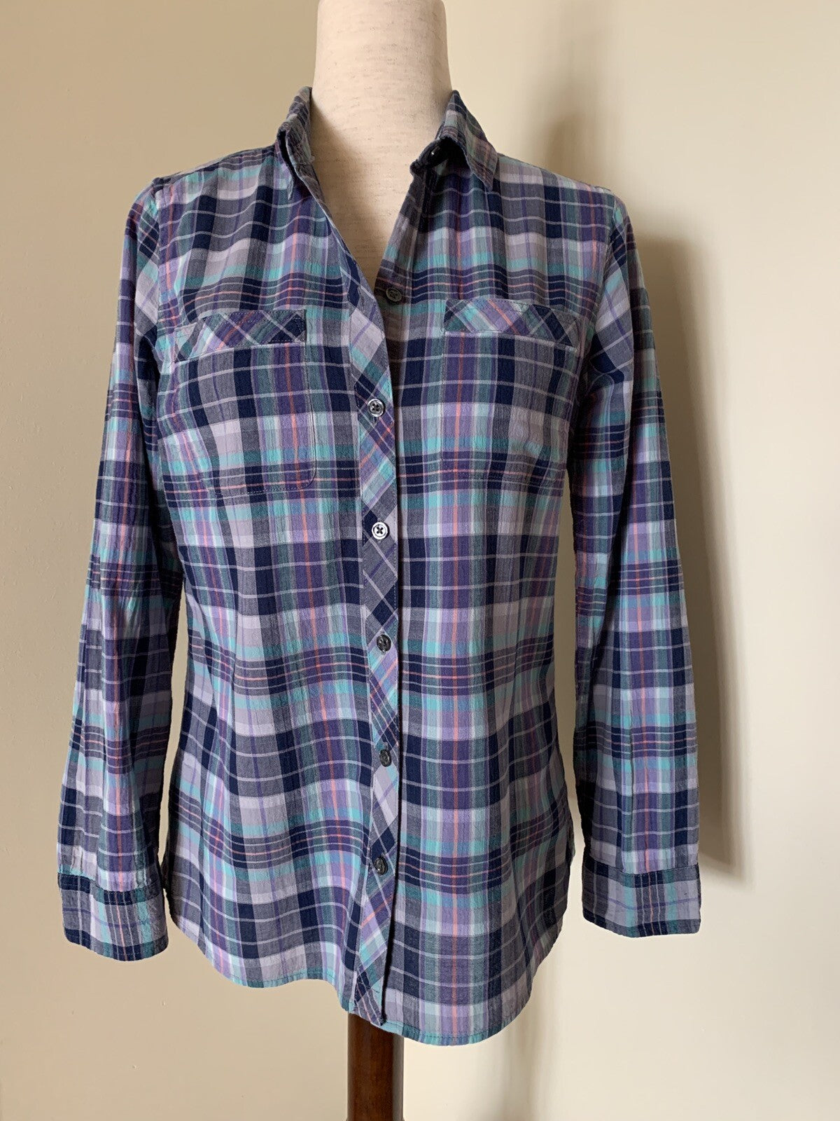 EDDIE BAUER Plaid Long Sleeve Button Down Shirt0