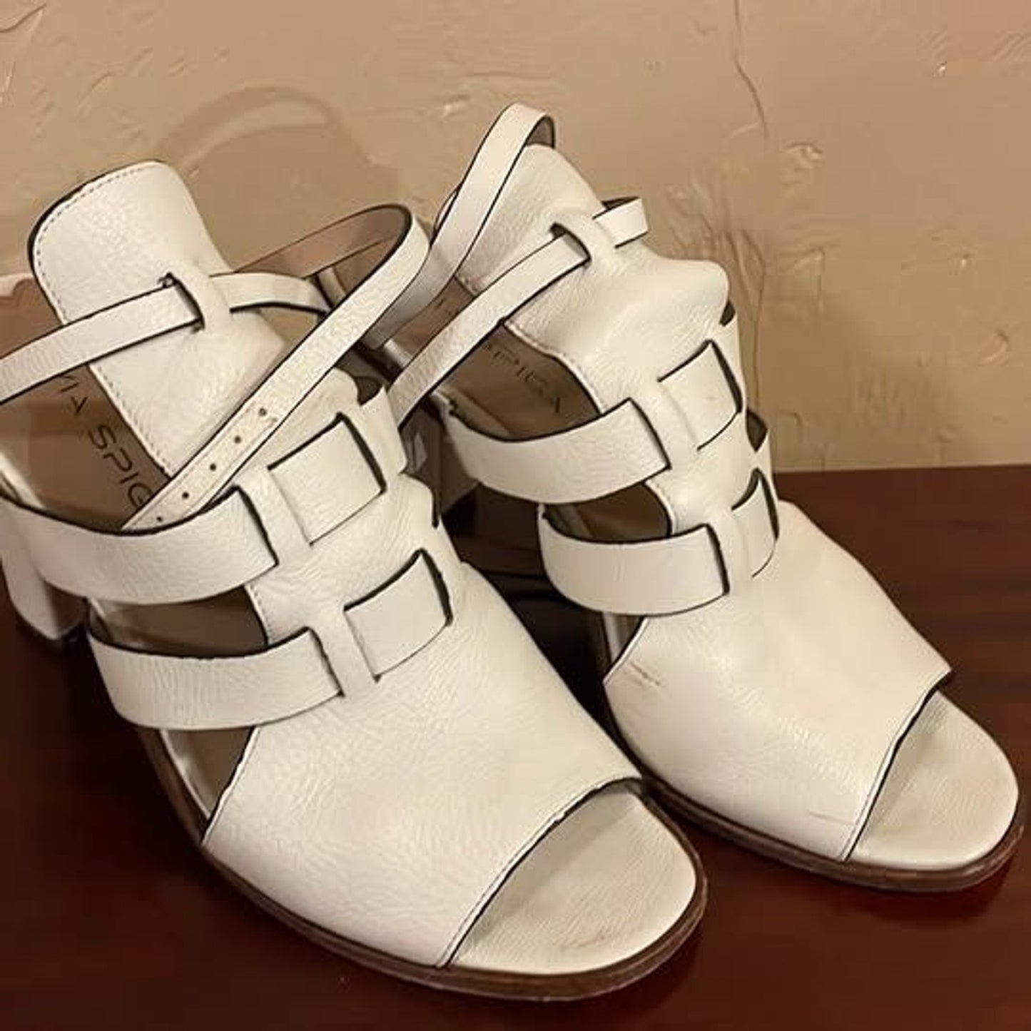 Via Spiga winter white leather open toe strap shoes, Size 80