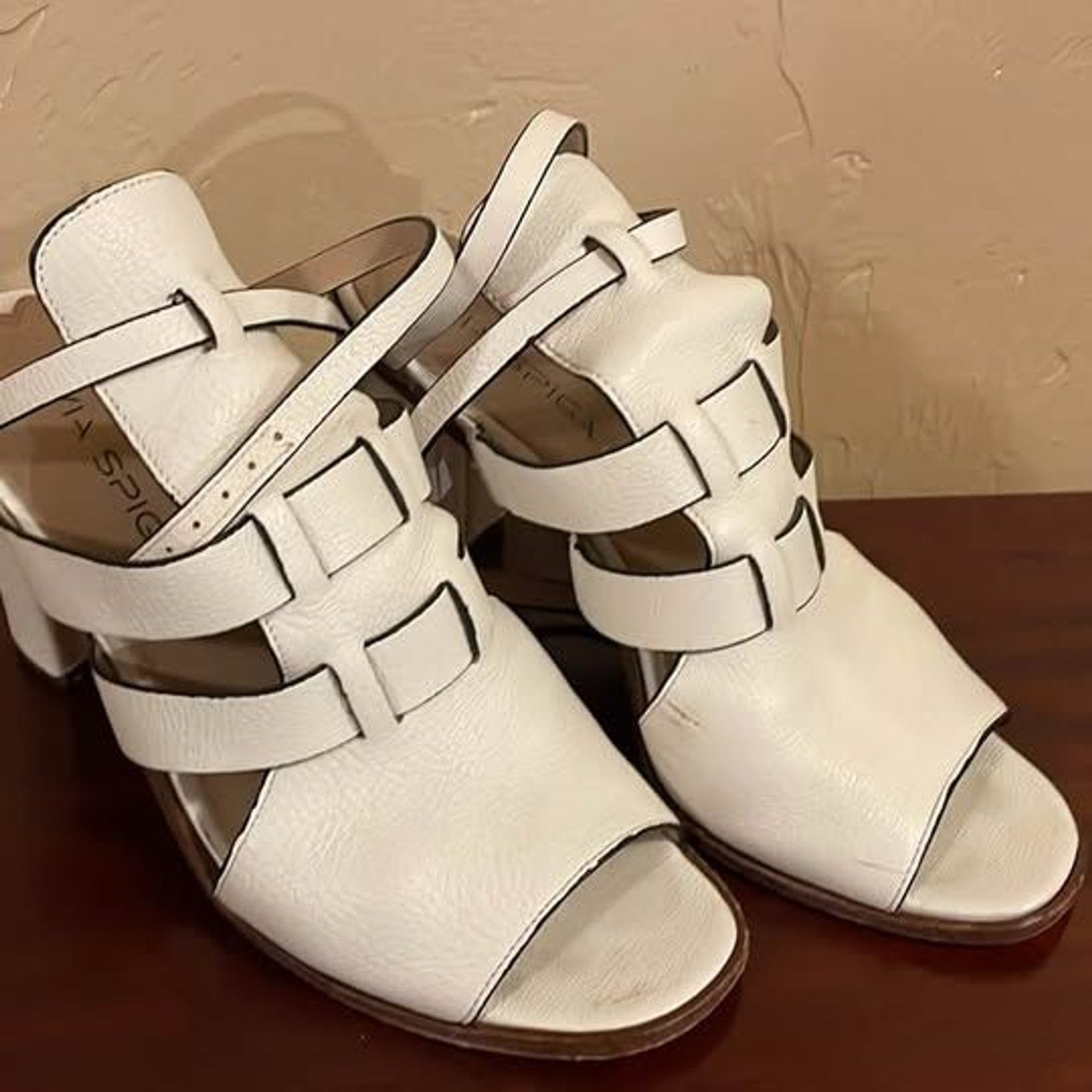 Via Spiga winter white leather open toe strap shoes, Size 80