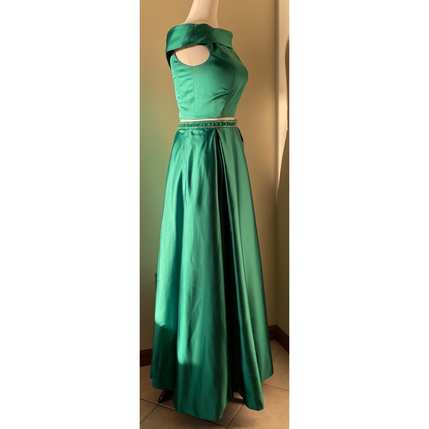 SHERRI HILL Emerald Green Long 2 Piece Prom Dress with Beaded Waist8