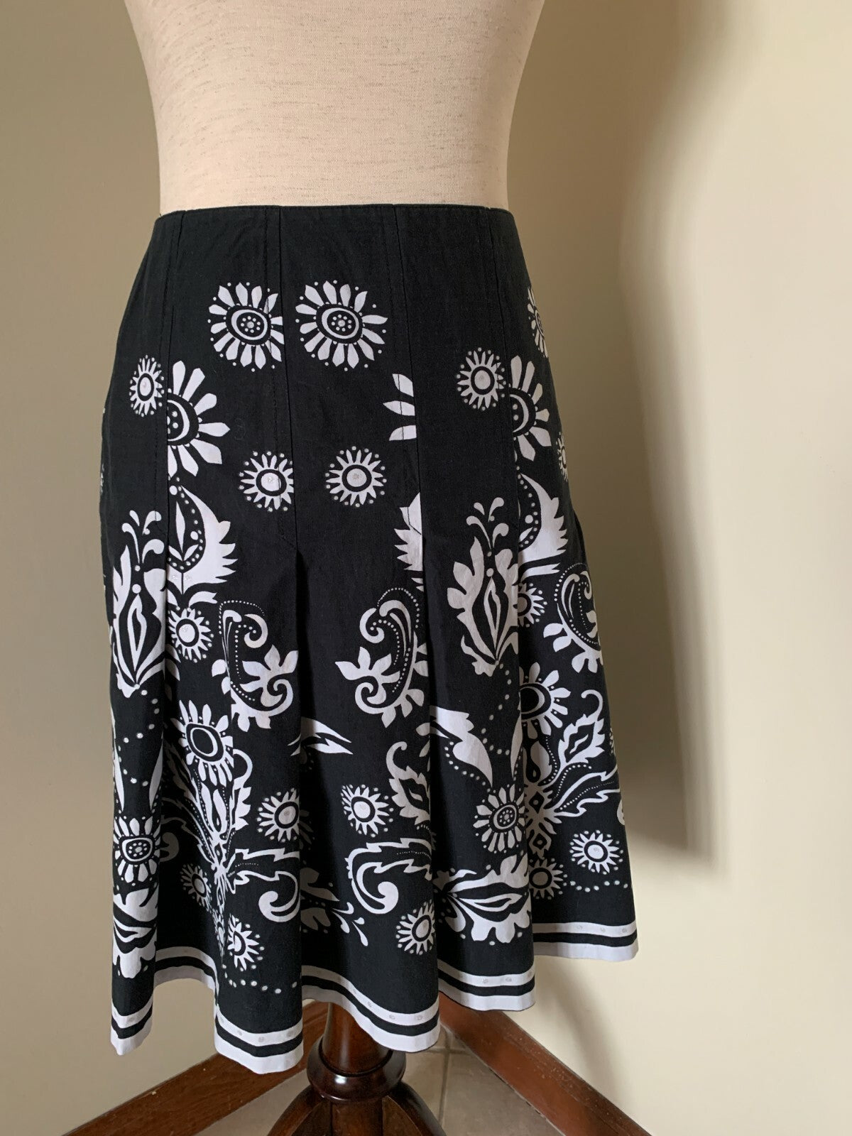 TRIBAL Black & White Cotton Pleated Skirt0
