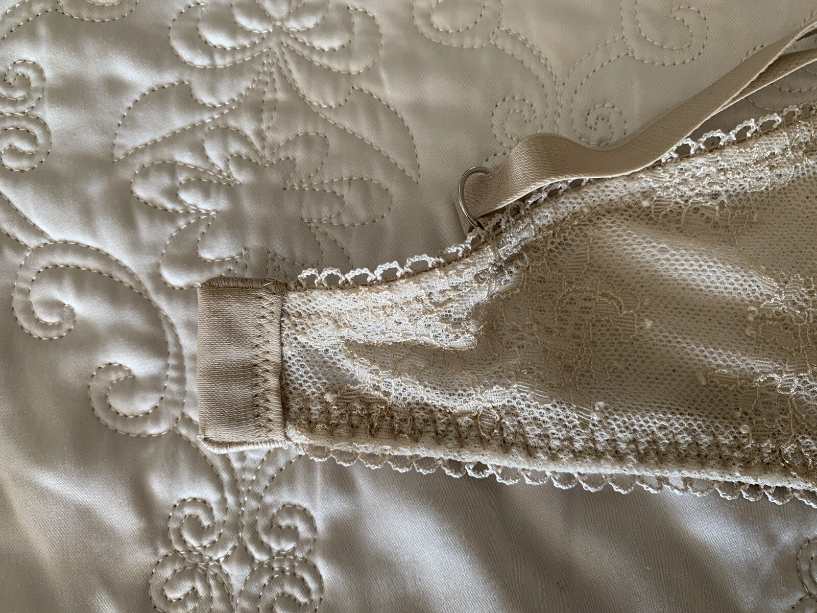 VICTORIA’S SECRET New Dream Angel Champagne Lace Bra9