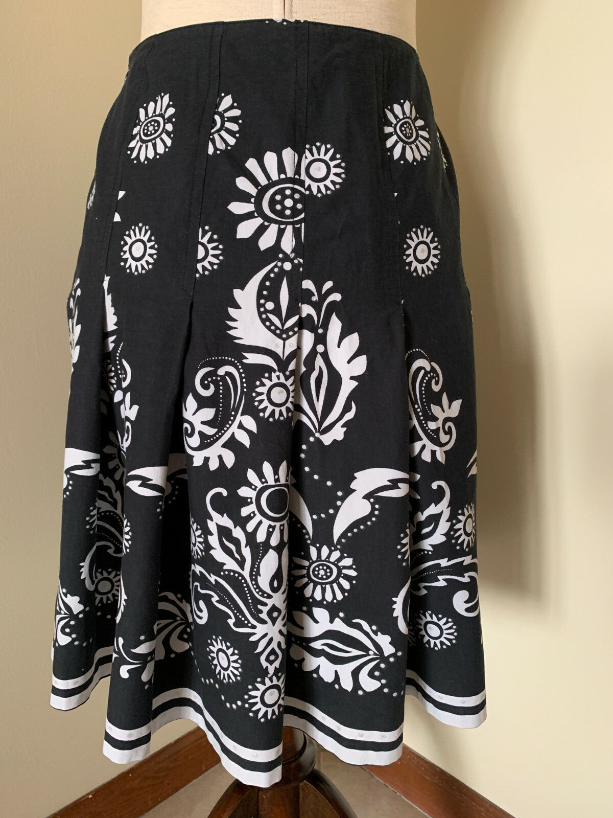 TRIBAL Black & White Cotton Pleated Skirt1