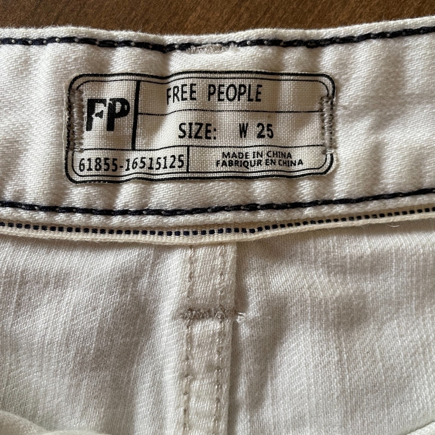 FREE PEOPLE New Off-White Jean Frayed Shorts, Size 255