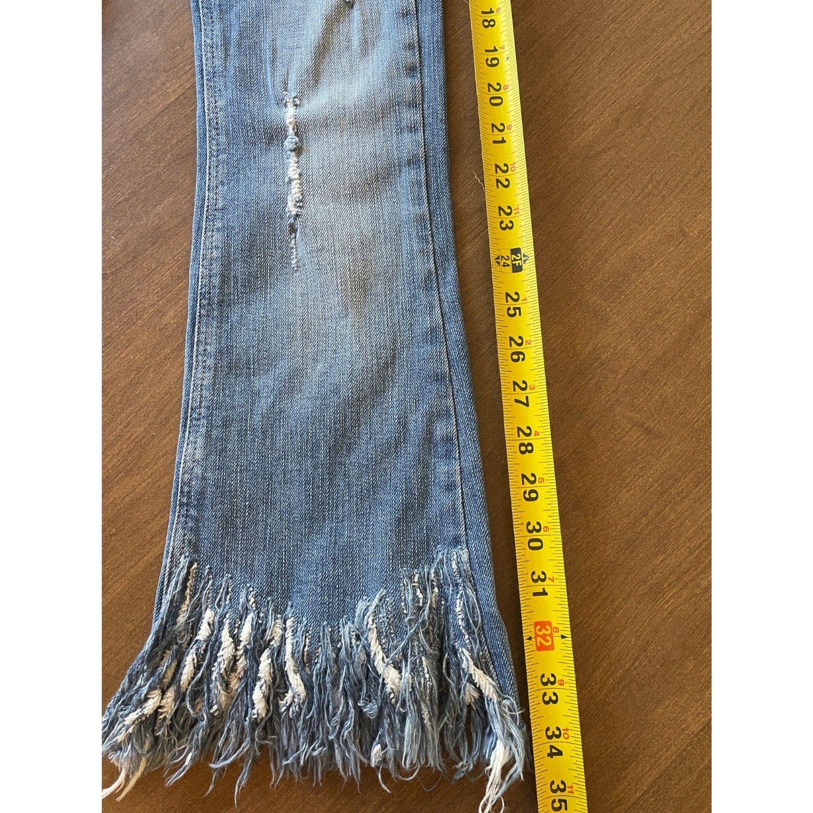 ZARA TRAFALUC New Jeans w/Embroidered Flowers and Frayed Ankles, Size US 06